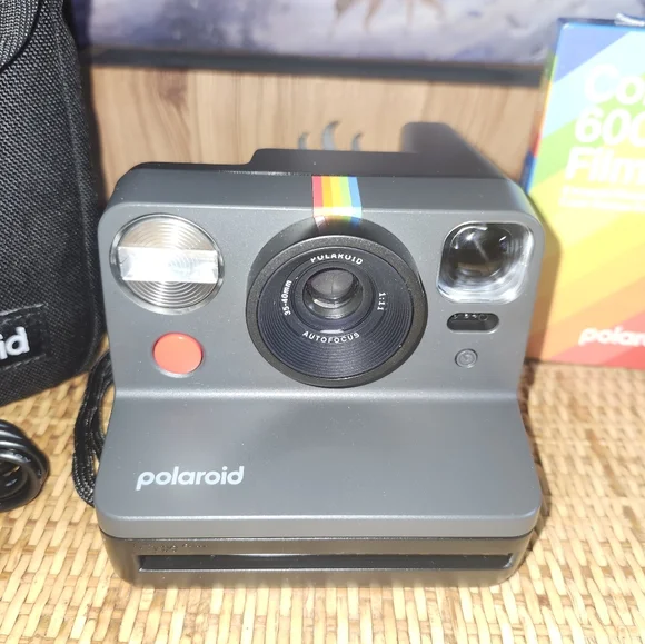 New Polaroid Camera - Picture 4 of 8